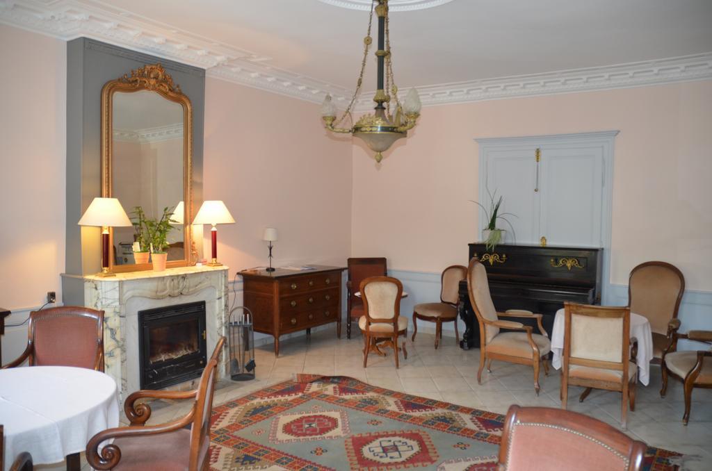 Hotel Et Studios D'Orfeuil Бурбонн-ле-Бен Экстерьер фото