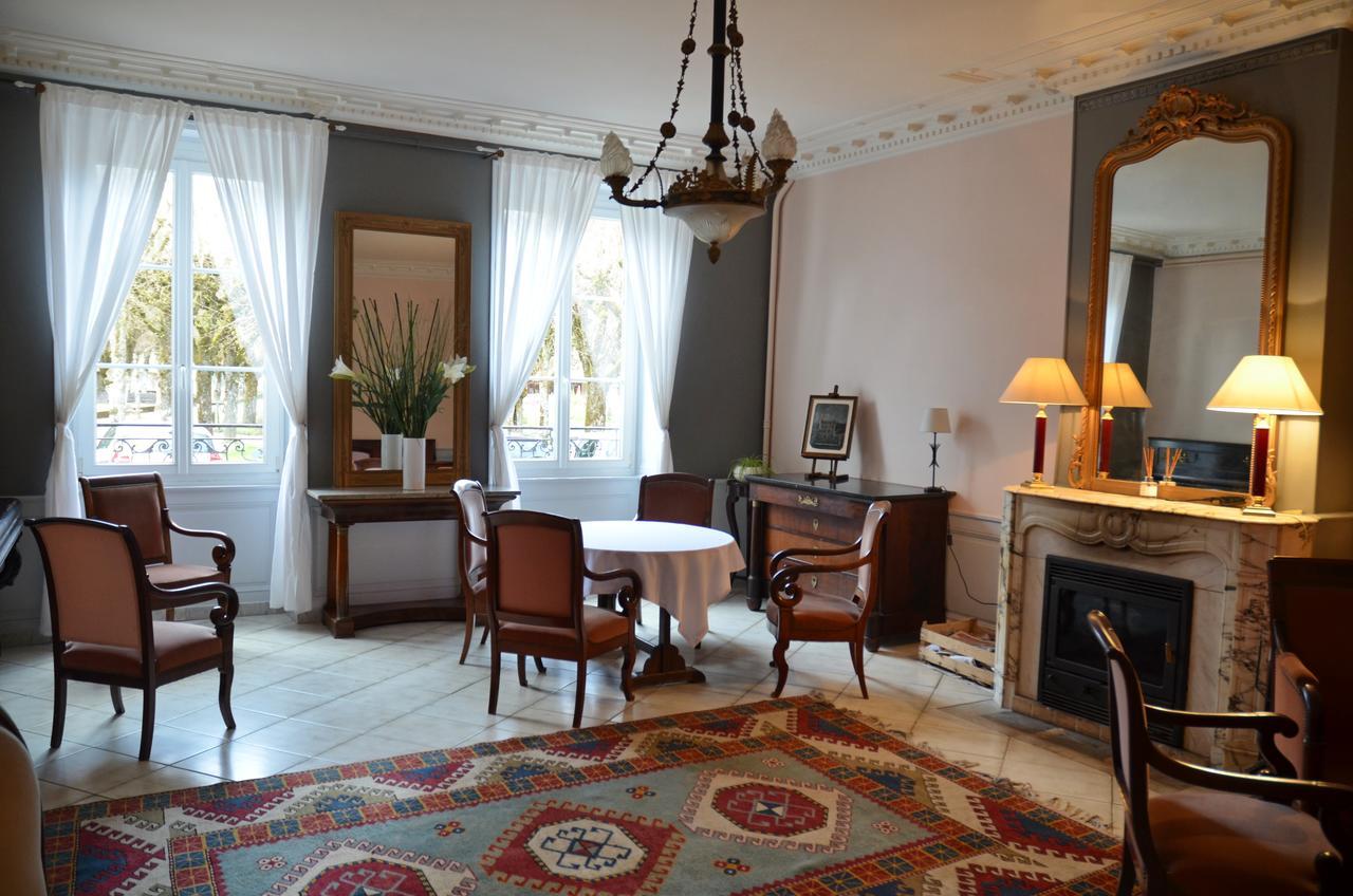 Hotel Et Studios D'Orfeuil Бурбонн-ле-Бен Экстерьер фото
